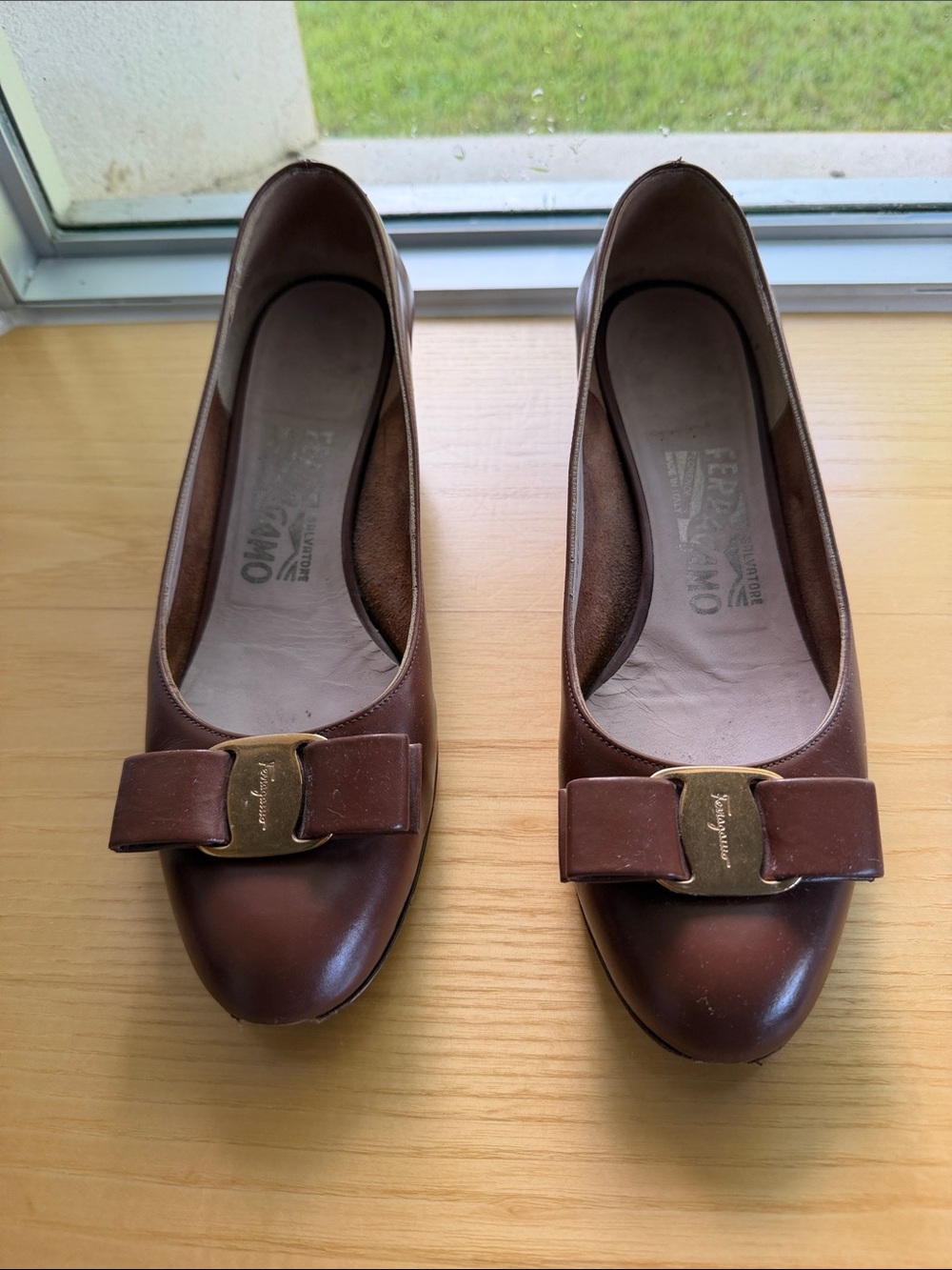 Salvatore Ferragamo Brown Leather Vara Bow Flats with Gold Plaque
